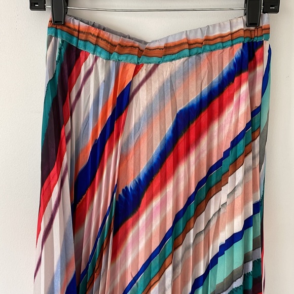 H&M multicolored pleated maxi skirt - 8 - Picture 3 of 7